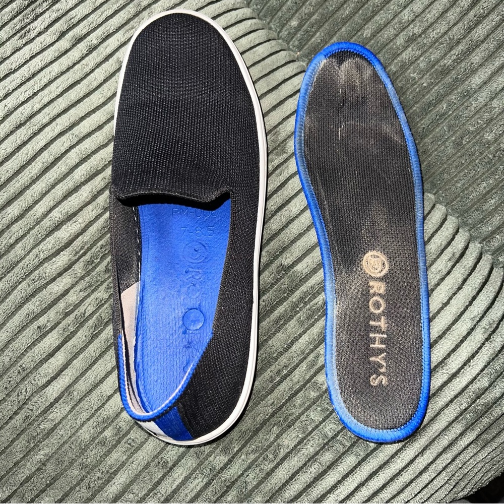 Rothy’s the original slip on sneaker in black - Picture 8 of 9